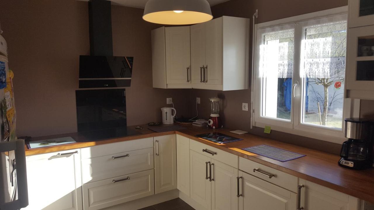 1 Chambre Privative Avec Bureau Et Cuisine Dans Maison 105 M2 Montfaucon Montfaucon  Екстер'єр фото